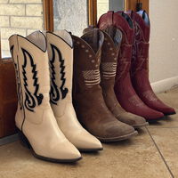 Gioseppo reta a Pikolinos con estas botas cowboy de piel rebajadas a mitad de precio 