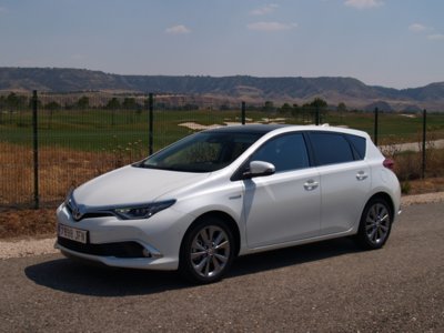 Probamos el Toyota Auris 2015 hybrid: interior y equipamiento