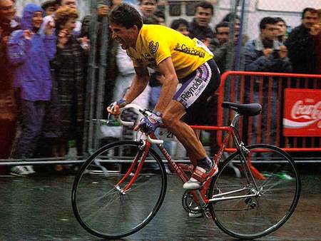 Con los dedos de una mano: cinco juegos clásicos de ciclismo