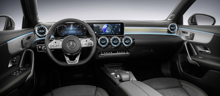 El Mercedes-Benz Clase A 2018 estrena un interior digital y de aspecto más premium