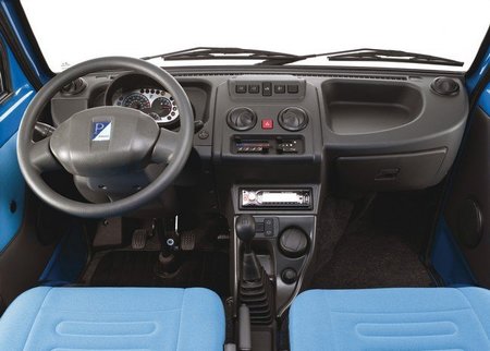 piaggio-porter-interior.jpg