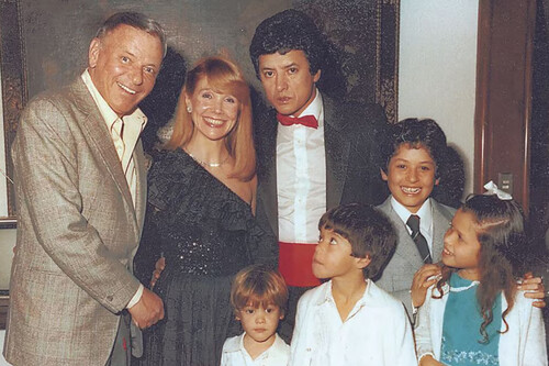 El creador de 'El marginal' recuerda cómo Frank Sinatra salvó a su familia: "Nos consiguió un departamento y colegio en Estados Unidos"