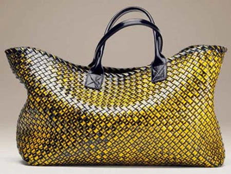 Bottega Veneta presenta su nuevo bolso NYCabat