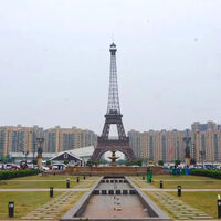A China le pareció buena idea crear un París falso para atraer turistas. Ni siquiera su Torre Eiffel evitó que se convirtiera en un pueblo fantasma 