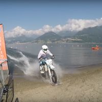 ¡A más de 93,3 km/h sobre el agua y con una moto de cross!: el nuevo intento de Récord Guinness de Lucas Colombo
