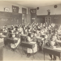 Así eran los días de cole de los niños hace muchos años: 21 fotos históricas que son oro puro