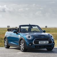 El MINI Cabrio Sidewalk añade un extra de personalidad y diseño, desde 31.500 euros