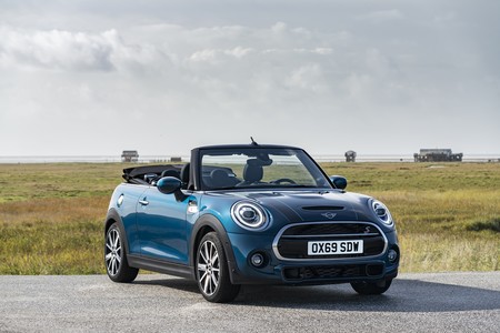 El MINI Cabrio Sidewalk añade un extra de personalidad y diseño, desde 31.500 euros