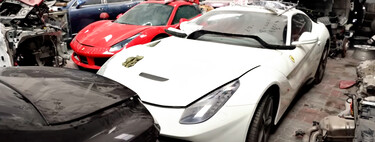 Este desguace de Dubái es donde van a morir todos los coches con los que sueñas y donde encontrarás recambios a precio de ganga 