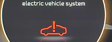 Si ves que esta luz se pone roja, deja de conducir: los coches híbridos y eléctricos tienen un testigo que da miedo