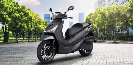 El SYM HD 300 quiere quitar el reino de las ruedas altas al Honda SH300i con un precio de 4.499 euros
