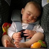 Rescatan a un bebé del interior de un coche aparcado al sol a 37 grados en Madrid  