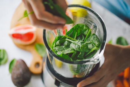 La dieta Sirtfood para perder peso a examen: qué es, cómo se hace y ¿es segura?