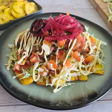 Pollo chuco o pollo con tajadas, la receta del clásico plato hondureño 