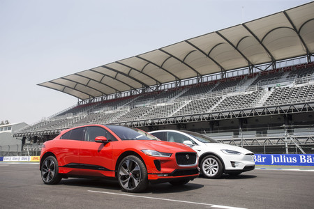 Tesla Model X vs Jaguar I-PACE