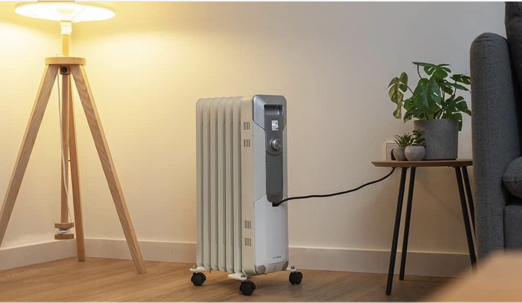 Cinco trucos para gastar menos en la factura de la luz si usas una estufa eléctrica para calentarte en invierno 