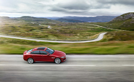 Jag Xe S Dynamic Image 011014 72 95729