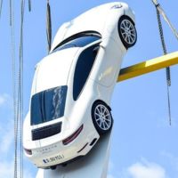 ¿Crees que lo has visto todo? El nuevo Porsche 911 es captado en la cima de una escultura de 24 metros