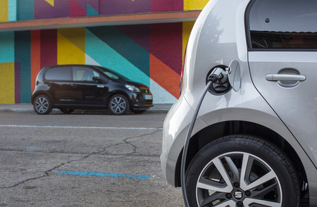 Nueve coches eléctricos hasta 30.000 euros: selección de coches cero emisiones con etiqueta CERO