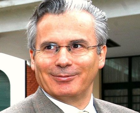 Cachondeo nacional: Garzón a la política para reivindicar el 15M con los artistas de la SGAE