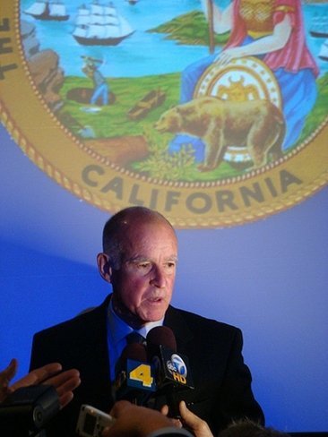 California ofrecerá libros de texto digitales gratuitos a sus universitarios