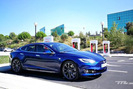 Recarga estratosférica en Galicia: una gasolinera intenta cobrar 40.000 euros por cargar un Tesla Model S