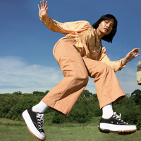 Pisa fuerte este 2022 con las ofertas de Converse en todo tipo de zapatillas con hasta un 50% de descuento  