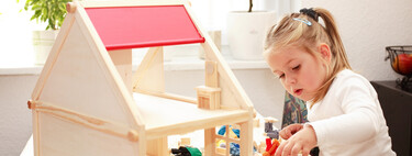 Qué significa que un niño hable solo cuando juega, según la psicología