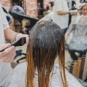 Cinco tintes que no dañan el pelo y cubren las canas: estas son las opciones que además cuidan la fibra capilar 