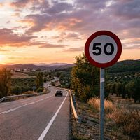 132 km/h en un tramo de 50 km/h y un móvil “chivato”: la coartada de un conductor de Navarra se desmonta por culpa de la geolocalización 