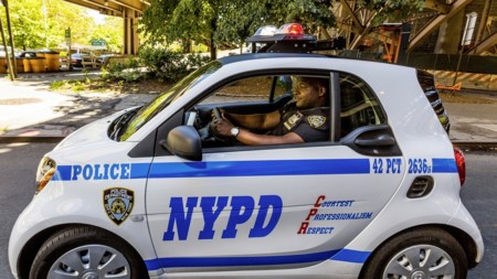 Adiós a los clásicos coches de policía de Nueva York, llegan los smart fortwo