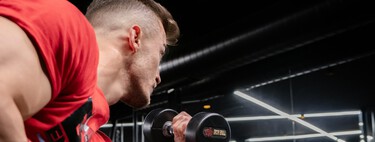 Ni 10 ni 12 repeticiones. Este es el número adecuado de repeticiones si quieres ganar masa muscular 