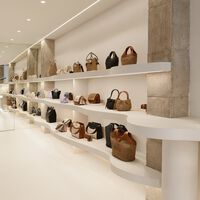 No es un error: El Corte Inglés acaba de liquidar su bolso Tous más vendido a mitad de precio