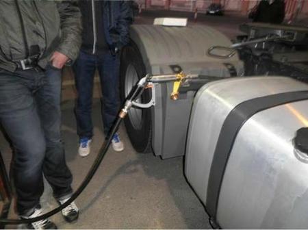 Camio repostando GLP