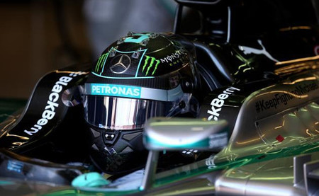 Nico Rosberg marca el mejor tiempo en una primera sesión de entrenamientos libres salpicada por la lluvia