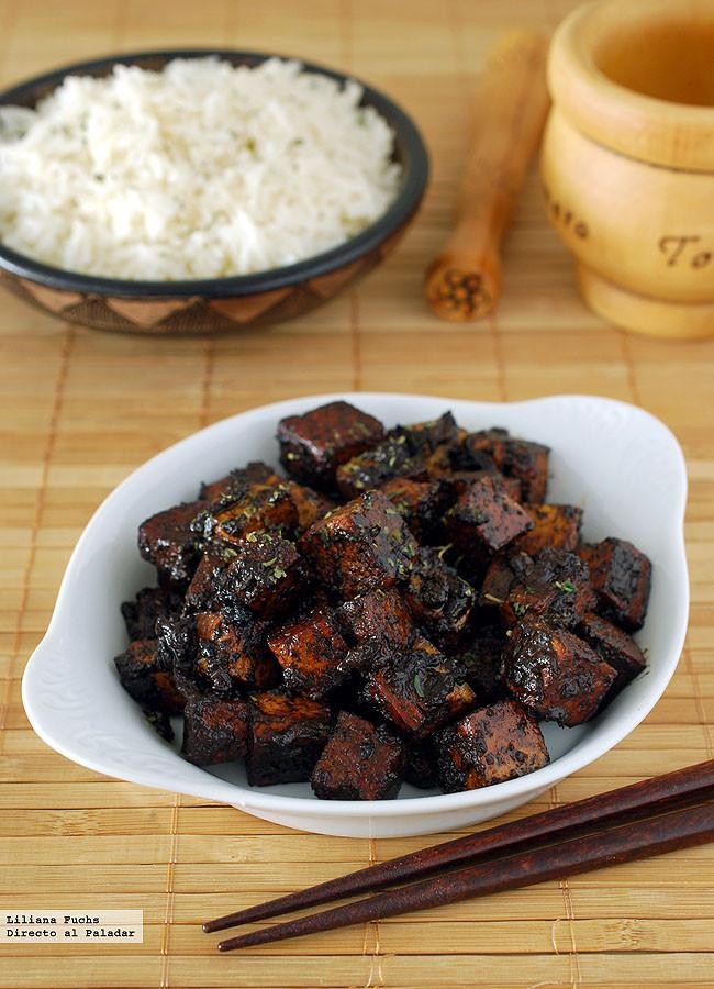 Tofu en salsa de ajo negro: receta vegetariana para los que acusan al tofu de ser soso