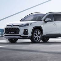 El Suzuki Across se presenta como un nuevo SUV más grande que Vitara, pero con corazón de Toyota