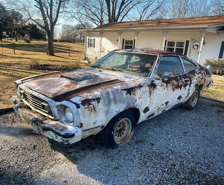 ¡Un auténtico hallazgo! Encuentran un Mustang Cobra con casi 30 años de abandono
