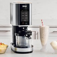 Ninja se adelanta al verano y rebaja su icónica heladera: prepara hasta casi un litro de helado de forma sencilla