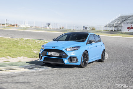 Ford Focus RS Performance delantera en curva