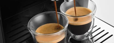 El Corte Inglés liquida al 50% de descuento la cafetera con molinillo integrado que cabe en cualquier cocina 