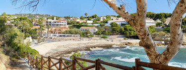 Este precioso y pequeño pueblo de Alicante esconde una espectacular cala y el chiringuito que conquistó a National Geographic 