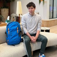 En caso de rebelión de la IA contra la humanidad, solo la mochila del creador de ChatGPT podrá impedir la catástrofe 