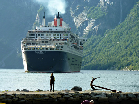 En Europa tan solo 47 cruceros emiten más óxidos de azufre que 260 millones de coches, según Transport & Environment