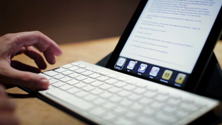 Cambiar de aplicación en el iPad sin tocar la pantalla y otros atajos de teclado de iOS
