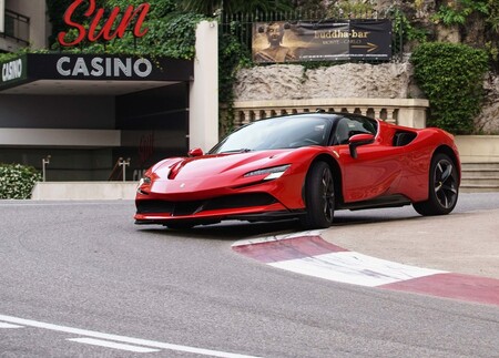Ferrari nunca se convertirá en una marca de autos 100% eléctricos, confirma su CEO