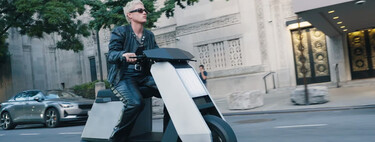 Esta moto eléctrica es la hermana perdida del Tesla Cybertruck y cuesta lo mismo que una Honda CBR650R