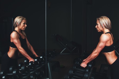 Barras, mancuernas y poleas: cuándo utilizar cada una de ellas en el gimnasio