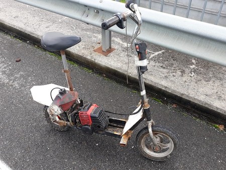 Genios incomprendidos... La Guardia Civil detiene a un hombre en Lugo por circular con un patinete artesanal