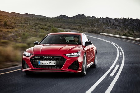 Audi RS 7 Sportback: 600 CV y más músculo para una berlina deportiva que se pasa a la hibridación suave